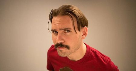 Mężczyźni w listopadzie zapuszczają wąsy w ważnym celu. Czym jest akcja Movember?