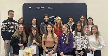 Świąteczne chatki z wafli. Studenci Politechniki Lubelskiej zaskakują kreatywnością