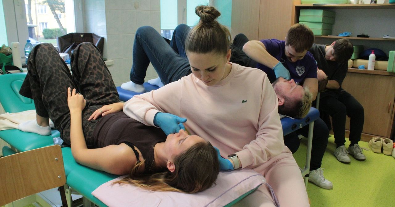 Koszalin: Studenci Państwowej Akademii Nauk Stosowanych szkolili się jak "naprawiać" stawy skroniowo-żuchwowe