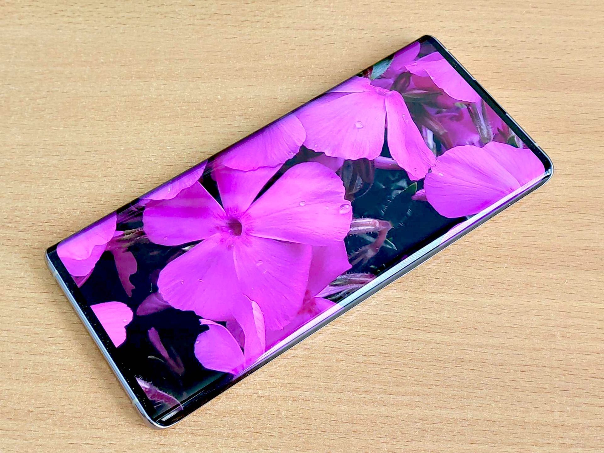 vivo NEX 3S 5G to telefon tak piękny, że nie mieści się w... ręce [TEST] 2