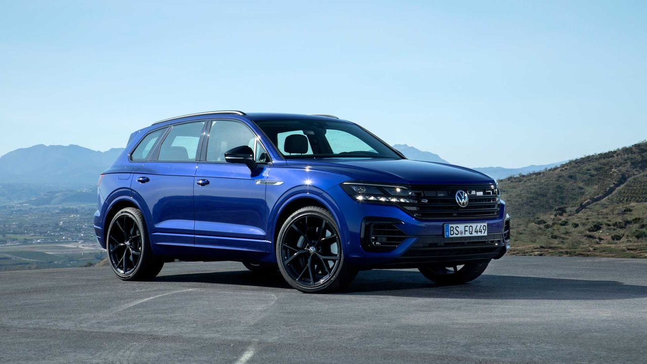 Touareg R plug-in Hybrid doczeka się niebawem słabszego odpowiednika.