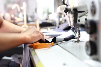Co wiesz o tkaninach i modzie? Spróbuj sił w krzyżówce