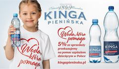 Kinga Pienińska z kampanią charytatywną „Woda, która pomaga", w spotach Anna i Robert Lewandowscy (wideo)