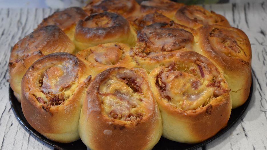 Rabarbarowe ślimaczki. Przepyszny deser na majowe popołudnie