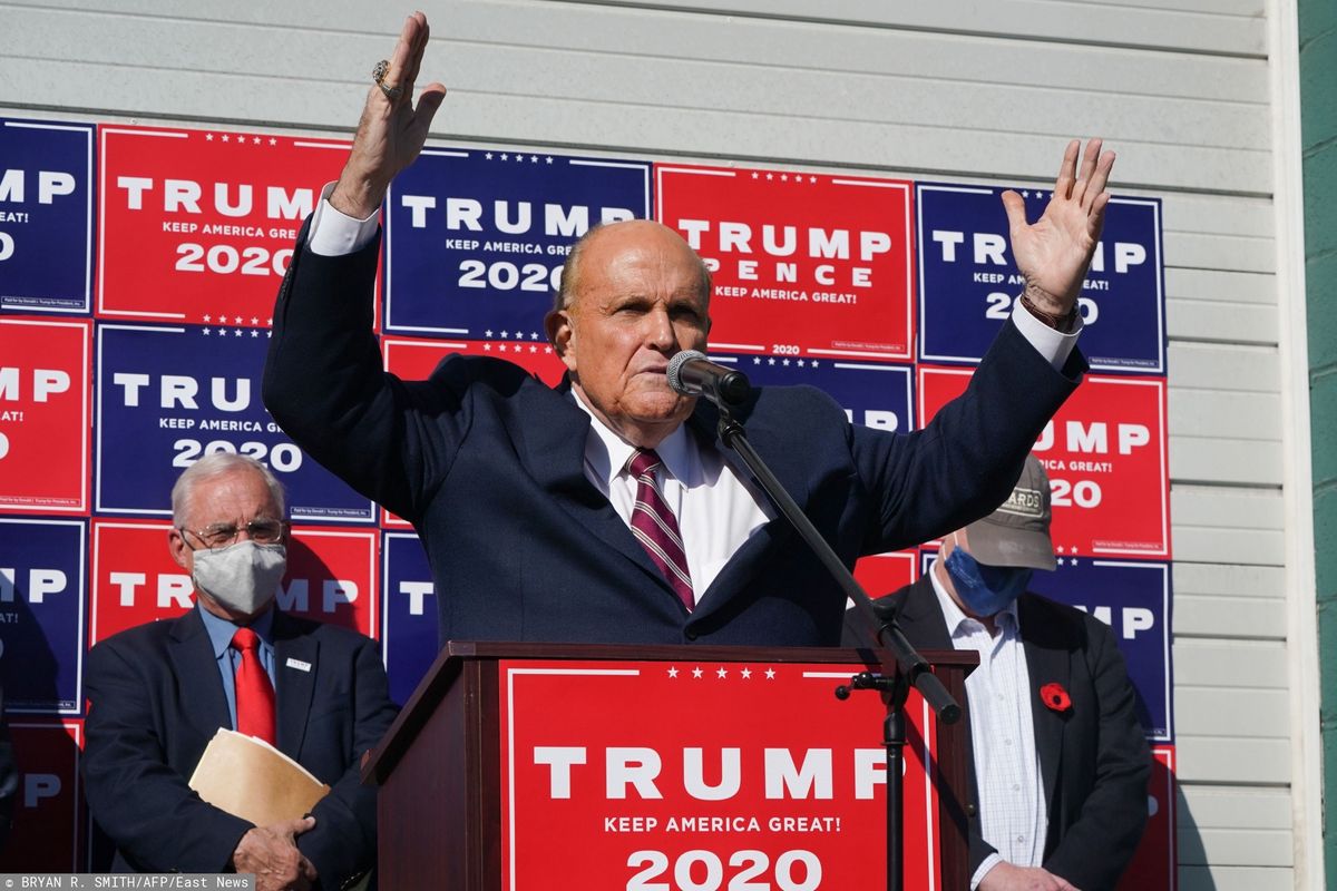 Wybory w USA. Rudy Giuliani staje się twarzą powyborczej walki Donalda Trumpa z "oszustwami wyborczymi"