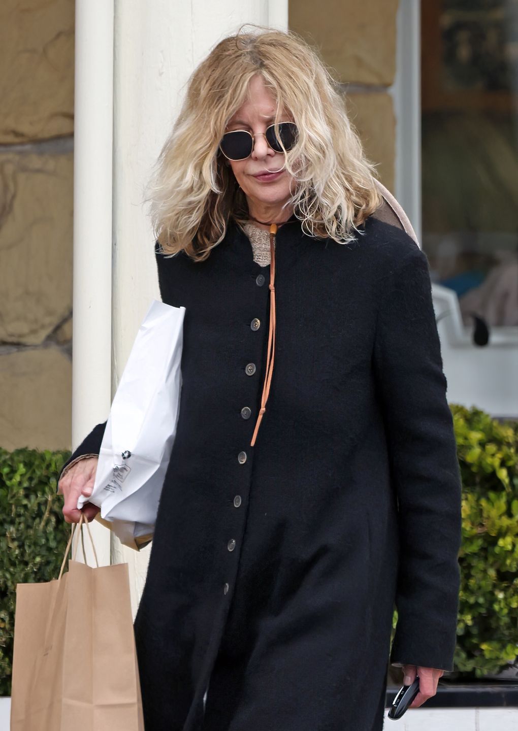 Meg Ryan w naturalnym wydaniu podczas spaceru