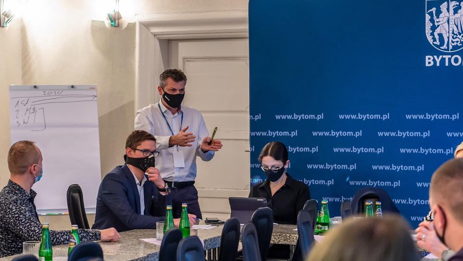 Śląskie. Prezydent Bytomia Mariusz Wołosz chce spotykać się z mieszkańcami - w dobie pandemii online.