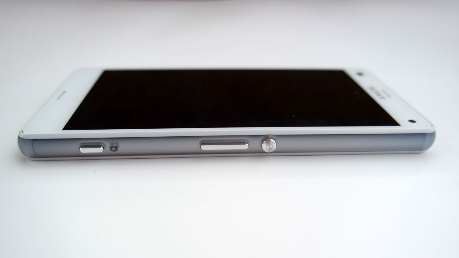 Sony Xperia Z3 Compact - jakość wykonania i ergonomia 3