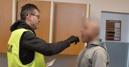 Wszedł do szkoły, by skorzystać z toalety. Nie uwierzycie, do czego się posunął