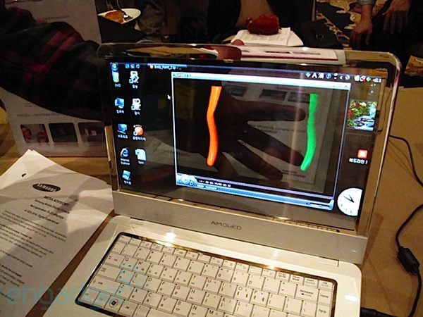 Przeźroczysty laptop Samsunga