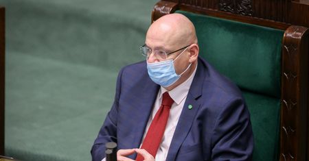 "Rząd polski wychodzi na regularnego jelenia". Piotr Zgorzelski o nieudolności rządzących
