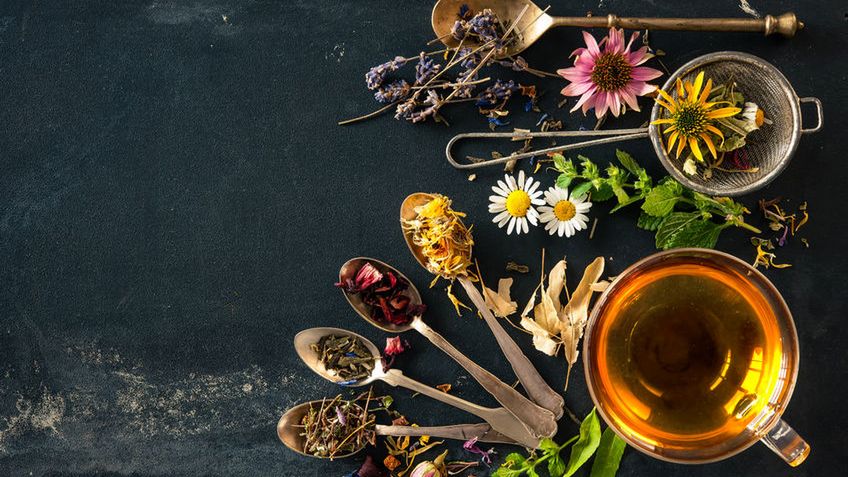 Herbaty na niedoczynność tarczycy. Poznaj właściwości ziół