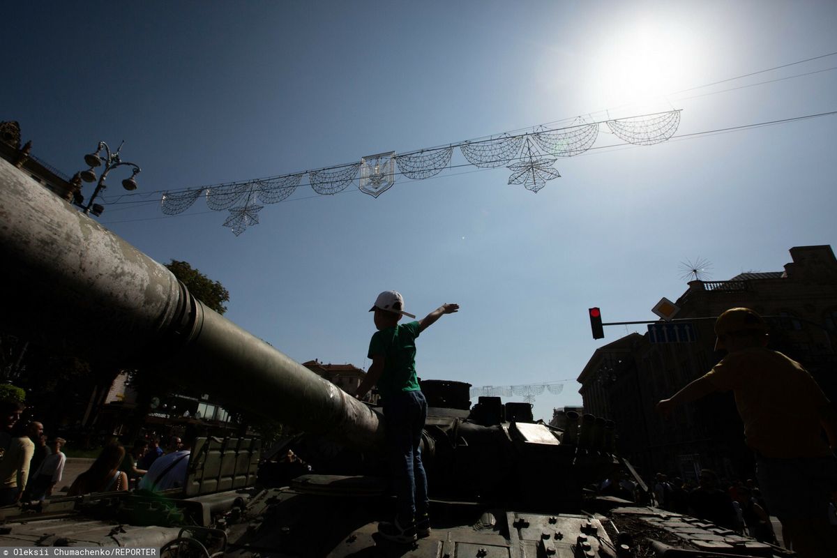 Zniszczony rosyjski sprzęt wojskowy prezentowany w Kijowie