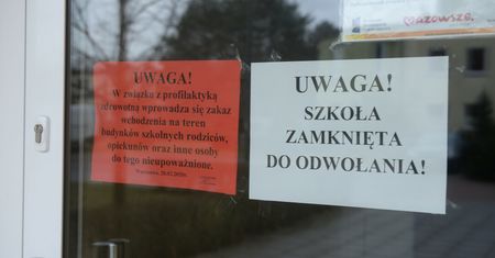 Nowe obostrzenia w Polsce. Kiedy powrót do szkół? Niedzielski odpowiada
