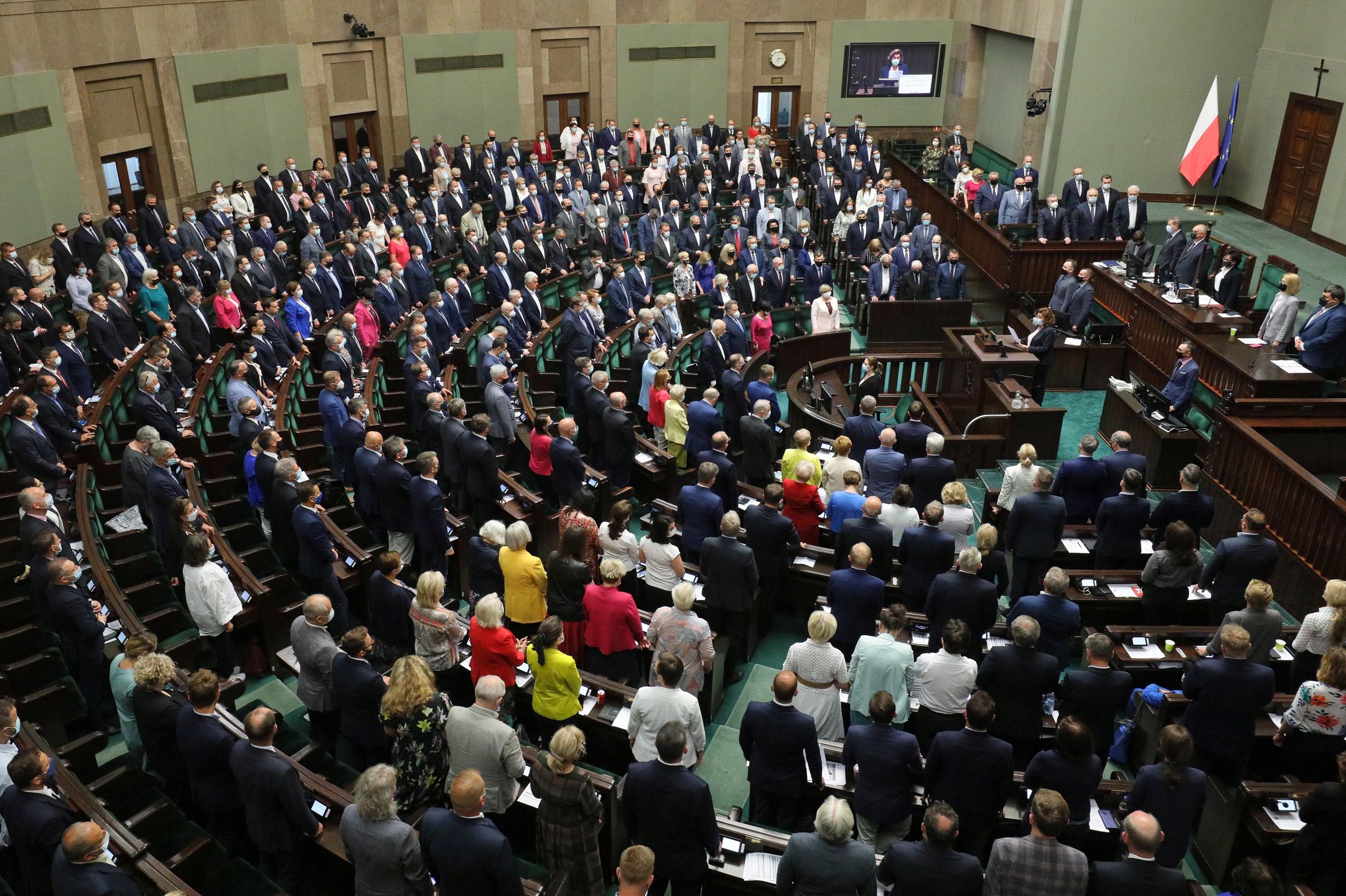Polski Ład ma podnieść pensje polityków.