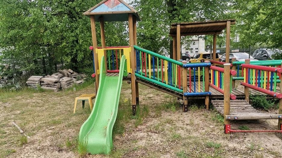 50-latek ukradł zabawki z placu zabaw miejskiego przedszkola