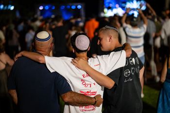 Sydney w żałobie. Minuta po zamachu na plaży Bondi