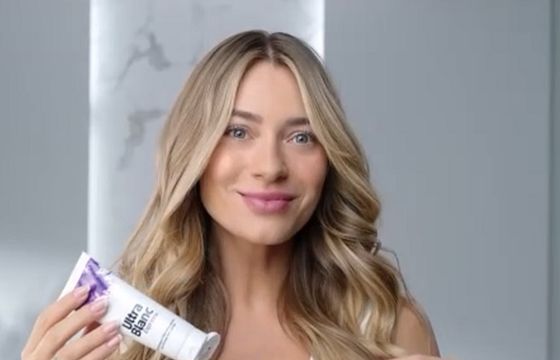 Marcelina Zawadzka reklamuje pastę do zębów UltraBlanc
