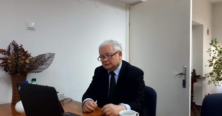 Co roku emeryci tracą w czerwcu. Zyskał Jarosław Kaczyński. Dzięki doradcom