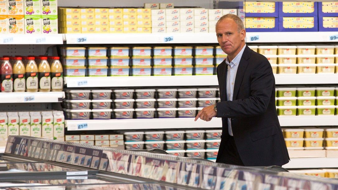 Dave Lewis powoli żegna się z Tesco, ale w mało przyjemnej atmosferze.