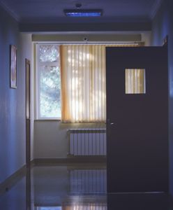 2-latek połknął baterię. Pękła w jego wnętrzu