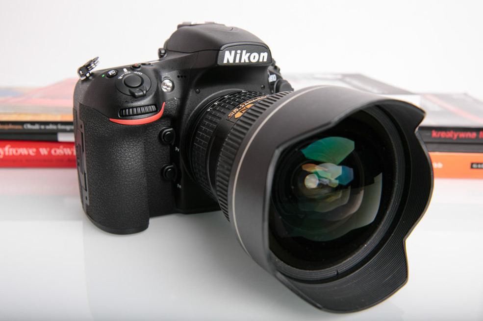 Nikon D820 jeszcze w tym miesiącu? Matryca 45 Mpix i świetny system AF z D5 1
