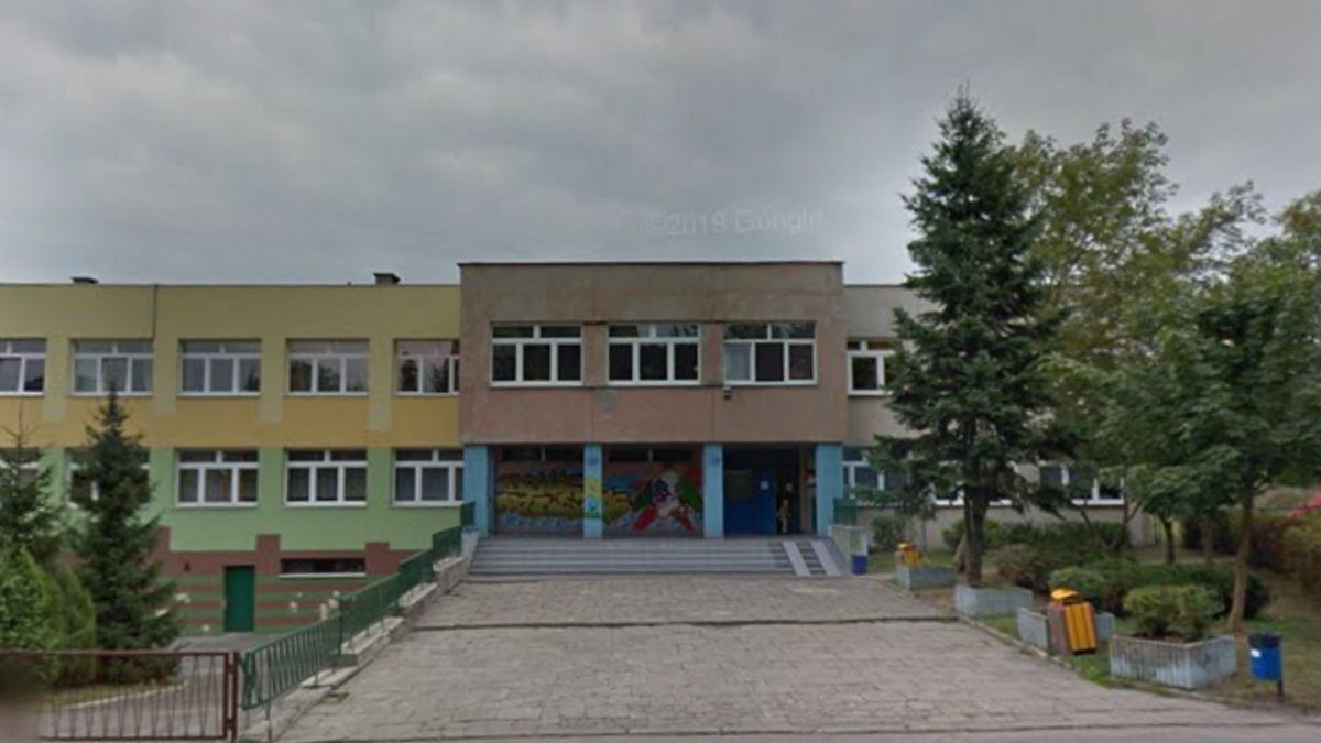 Na elewacji budynku szkoły pojawiło się hasło uderzające w ministra Czarnka