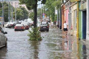 Pomorze: Burze i możliwe podtopienia. Jest ostrzeżenie II stopnia