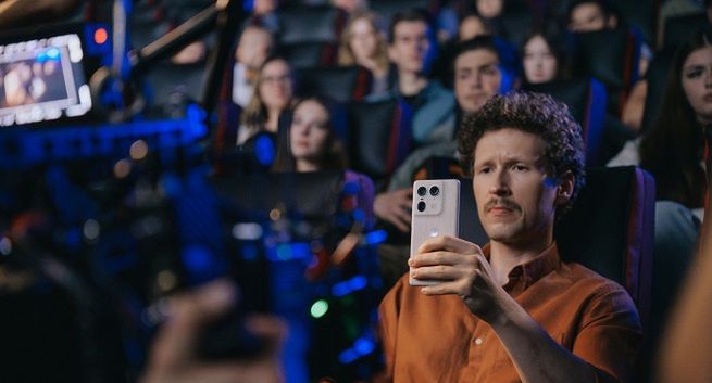 „W kinie doświadczaj, nie nagrywaj!” - zachęca Janusz Chabior