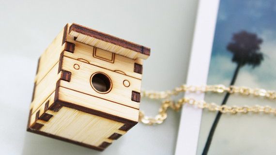 Fotograficzny naszyjnik ze skarbem w środku 1