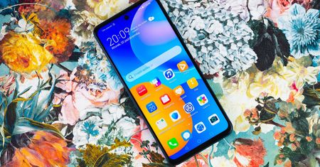 Atrakcyjny cenowo telefon to nie gigaherce, a bateria i aparycja