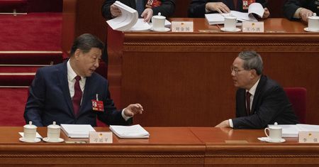 Chiny obniżają cel wzrostu gospodarczego. Premier Li Qiang ostrzega przed "trudnościami"