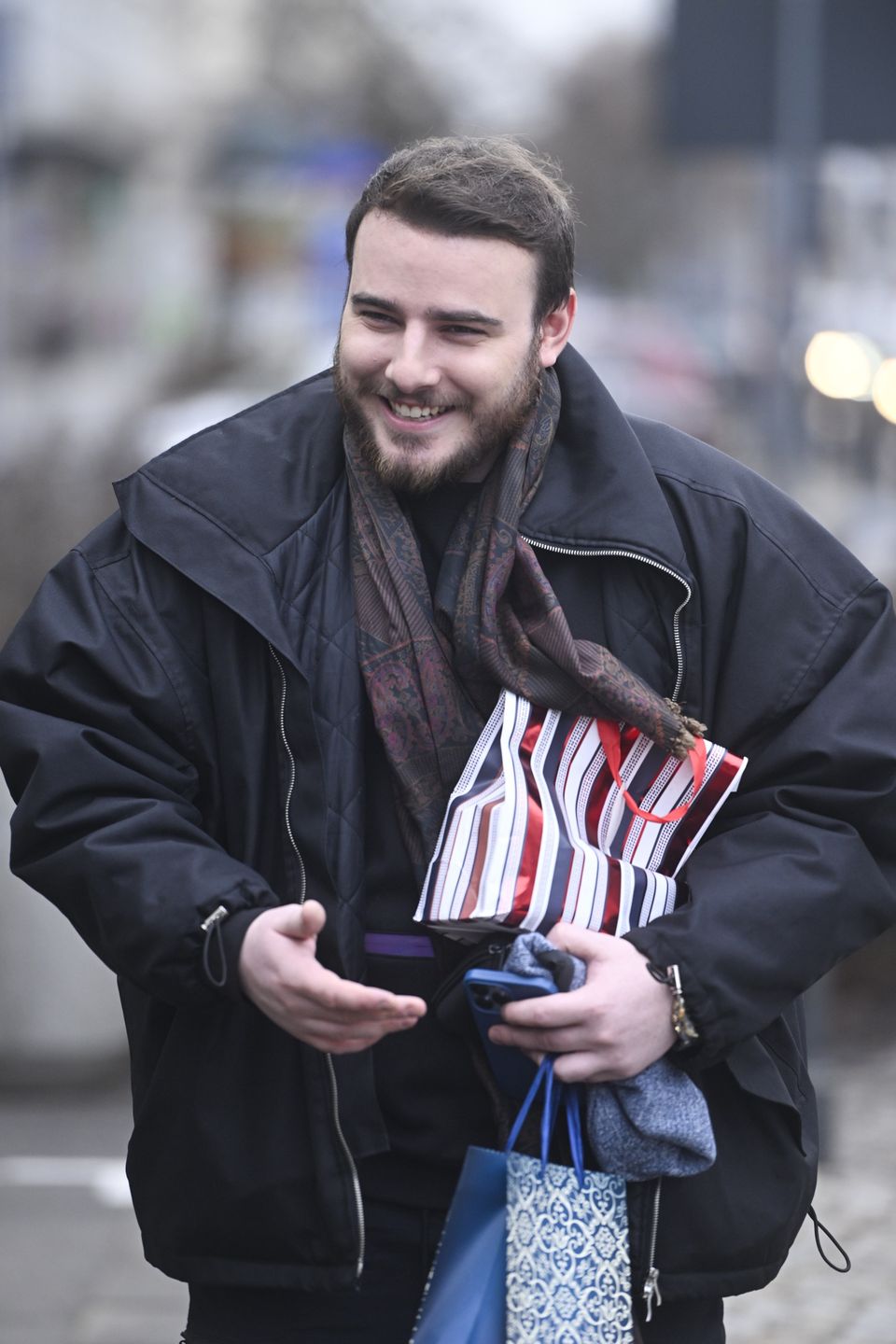 scena z: Krystian Ochman, SK:, , fot. AKPAddtvn, paparazzi, TVN, zarost, broda, Krystian Ochman