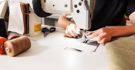 Sprytny patent na oszczędność. Amerykanka szyje wielorazowe podpaski