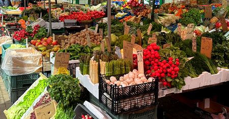 Na co zwrócić uwagę kupując warzywa na bazarku?