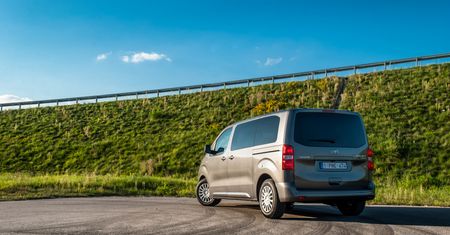 Toyota Proace Verso Family 1,6 D-4D (2016) - z Toyotą jej do twarzy