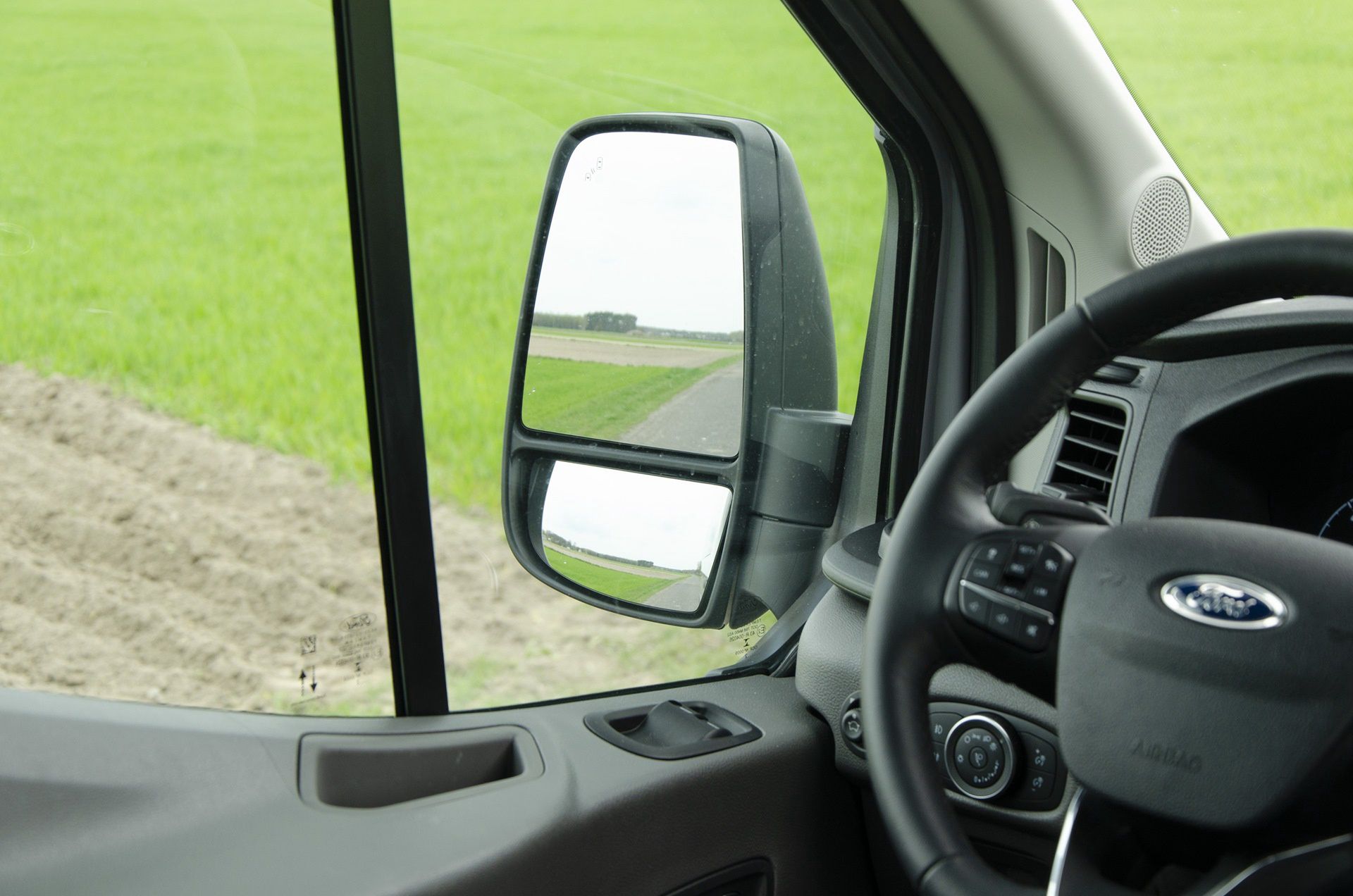Ford Transit Trail (2023)