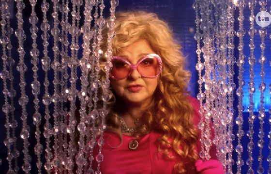 „Czekam w TVN” - gwiazdy śpiewają i tańczą disco w spocie wizerunkowym TVN. „To pastisz, bawimy się konwencją” (wideo)