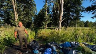 Obiecał siostrze, że wywiezie śmieci na wysypisko. Namierzyli go internauci