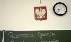 Nauczycielka miała wyrzucić krzyż do kosza. Wójt idzie do prokuratury