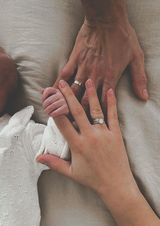 Paulina Rzeźniczak urodziła. Mąż pokazał córkę