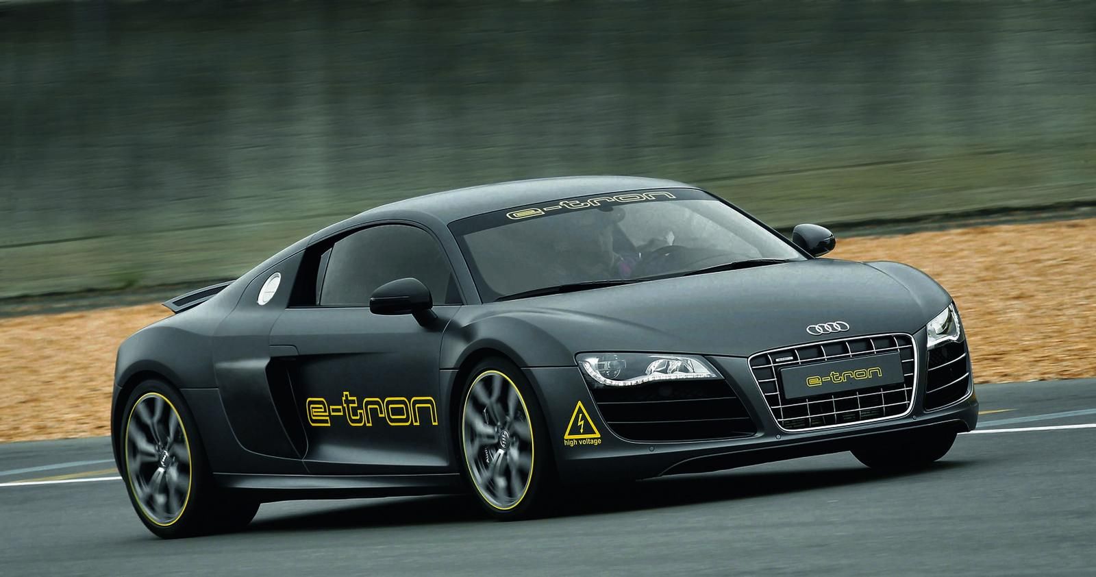 Audi R8 e-tron - niespełnione elektryczne marzenie [galeria] 21