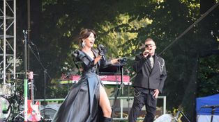 Duet An Dreo e Karina zabrał publiczność w Lęborku w muzyczną wycieczkę do Włoch. Po koncercie wyszli do fanów