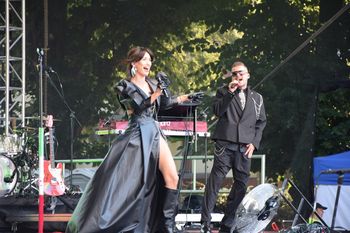 Duet An Dreo e Karina zabrał publiczność w Lęborku w muzyczną wycieczkę do Włoch. Po koncercie wyszli do fanów