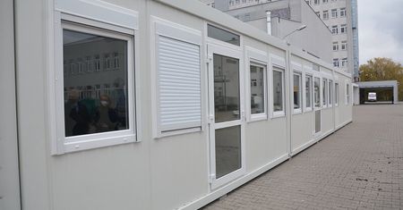 Lublin. Kontenery medyczne zastąpią namiot przed szpitalem przy al. Kraśnickiej