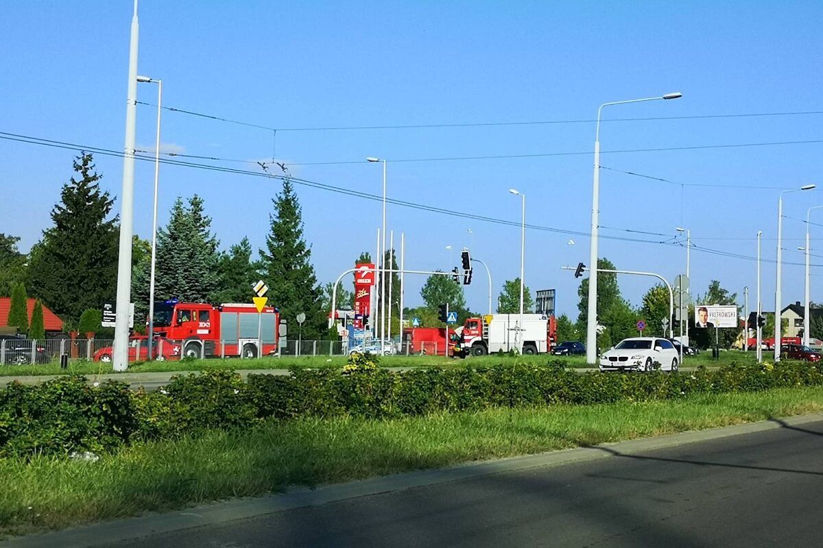 Zderzenie dwóch busów na skrzyżowaniu ul. Mełgiewskiej