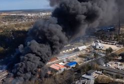 Pożar w Nowinach. 17 zastępów strażaków zabezpiecza chemiczne odpady