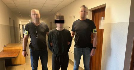 Krwawa awantura na Czechowie. Mężczyzna usłyszał zarzut usiłowania zabójstwa