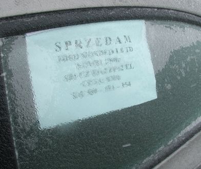 Uważaj! Możesz zapłacić za kartkę „sprzedam” na szybie samochodu