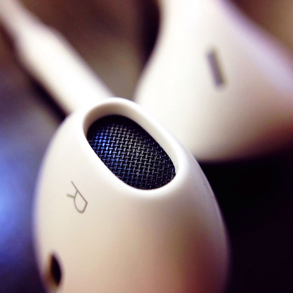 Odświeżone EarPods czy zupełnie nowe słuchawki AirPods? Co znajdziemy w opakowaniu wraz z iPhone 7? 3